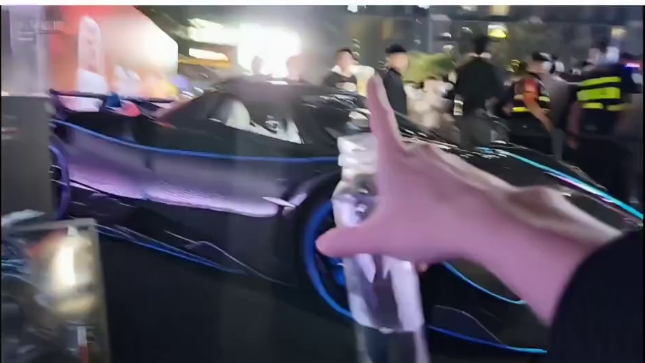 在石FT酒吧开业，童锦程人气破十万大关！