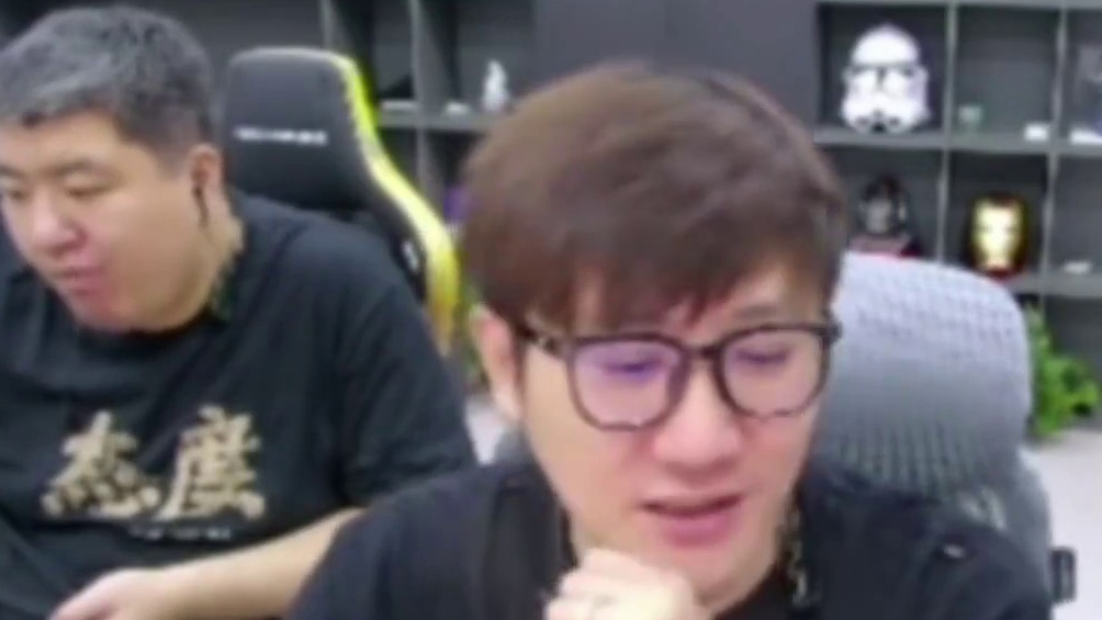 老白讲述远古选手都很厉害 但现在的青训都没经历过线下心态都不行