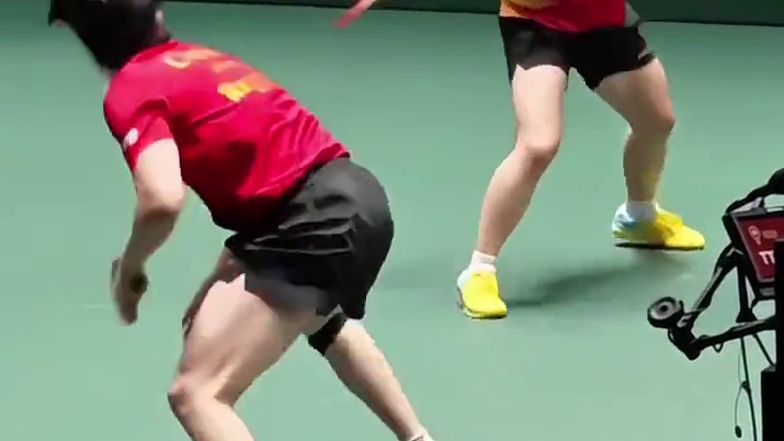 莎头组合混团未尝一败，莎莎极限救球尽显拼搏，肖指带队欢呼，这才是乒乓热血时刻#乒乓球