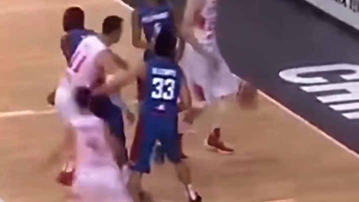 中国男篮FIBA赛场精彩对抗瞬间 FIBA比赛中#篮球