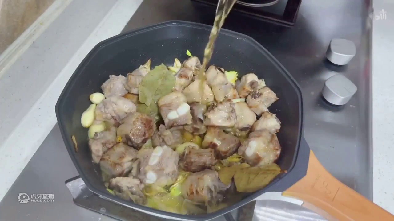『投食喂猪』圆圆生病了 干饭都不积极了 心疼