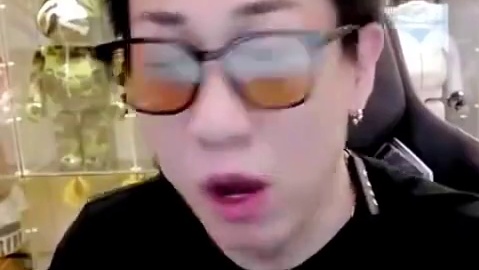 在石模仿黑豆，简直太像了！
