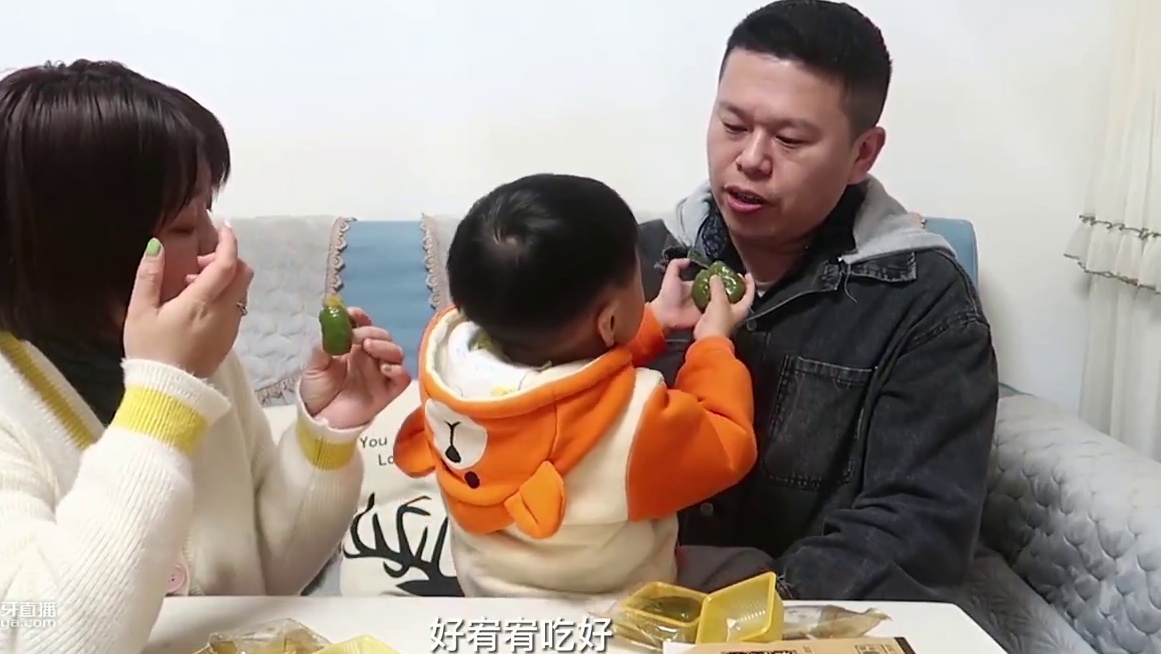 甜青团和咸青团到底哪个更好吃？一家四口试吃大PK，孩子霸气拉票