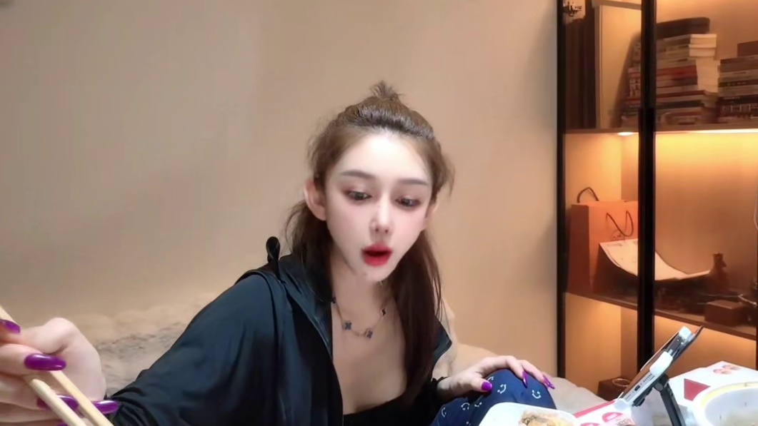 天下暴雨就在家点了川菜“蜀谭记”，上海的外卖与堂吃差不多，挺方便。