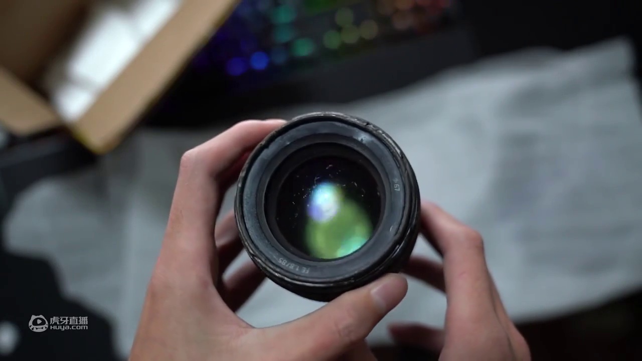 【熊猫】900元的索尼FE85/1.8 战损的索尼原厂镜头 画质还能用吗？索尼镜头卡口更换演示【硬核