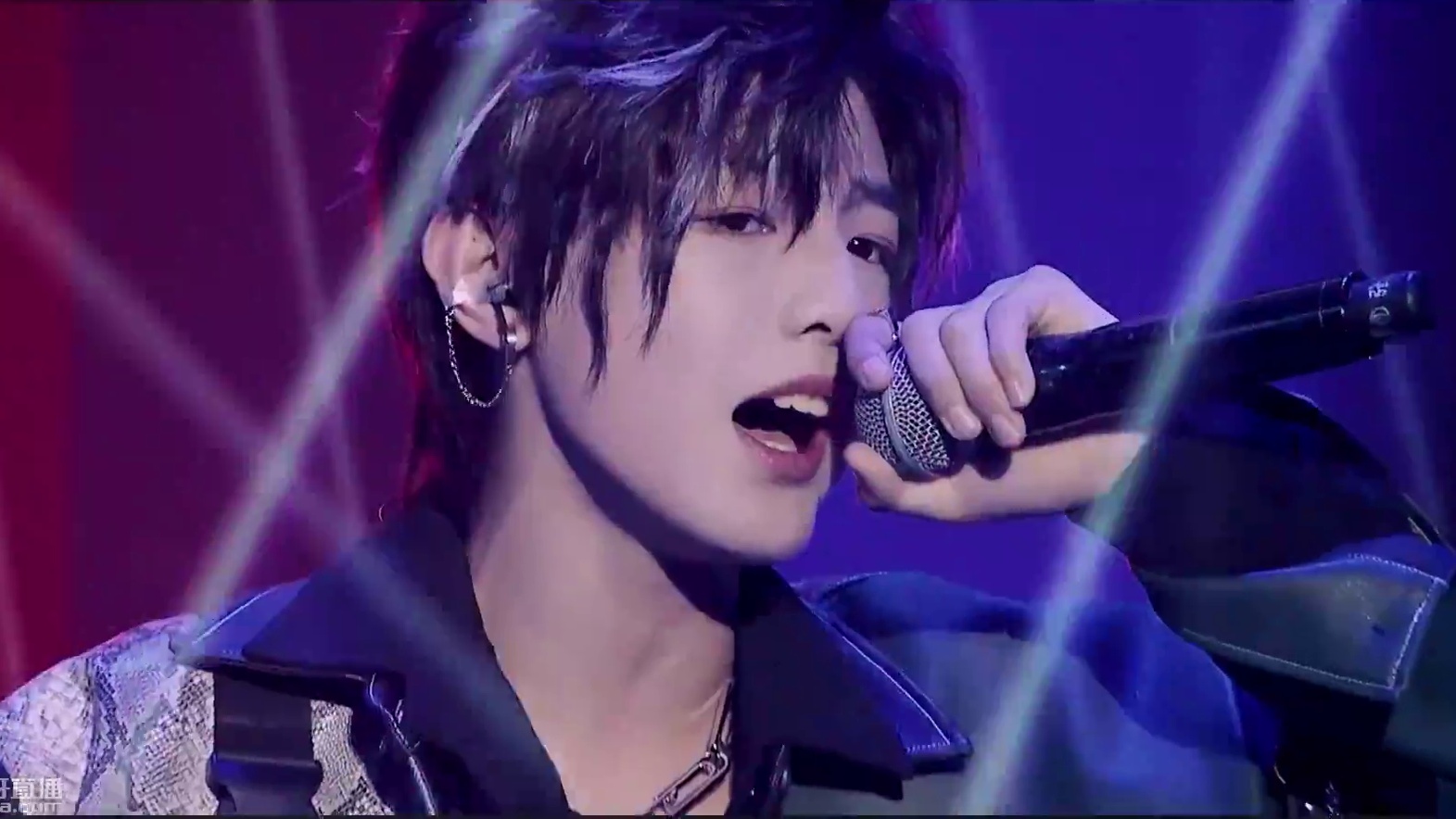 【TF家族】《少年ON FIRE》第二季首次竞演舞台预告