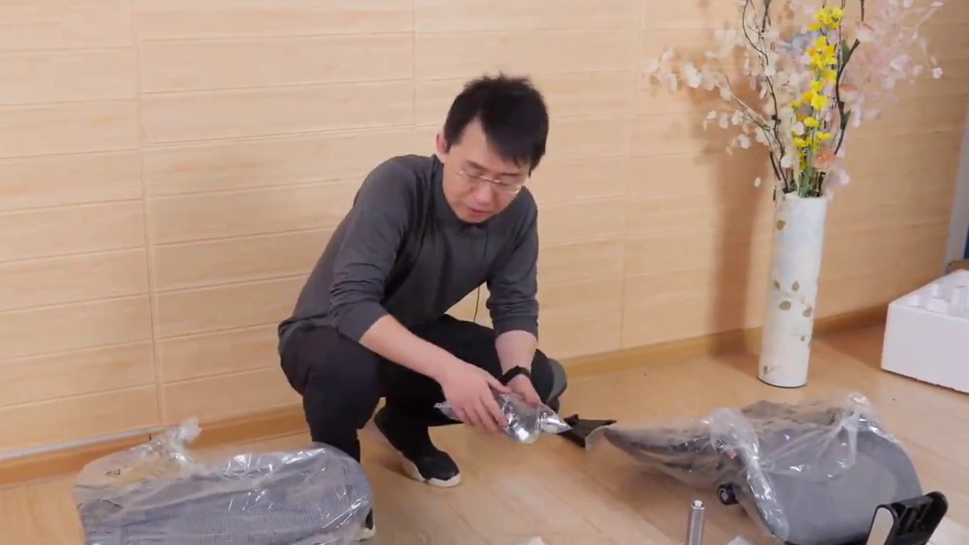 【大家测】坐躺舒展 调节随心 西昊人体工学椅V1快速体验