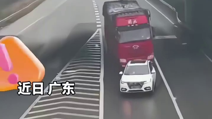 女子把车停在高速匝道上造成车祸还强词夺理.mp4