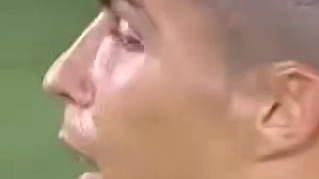 空荡赛场只剩球员奔跑，安静球场尽显别样竞技