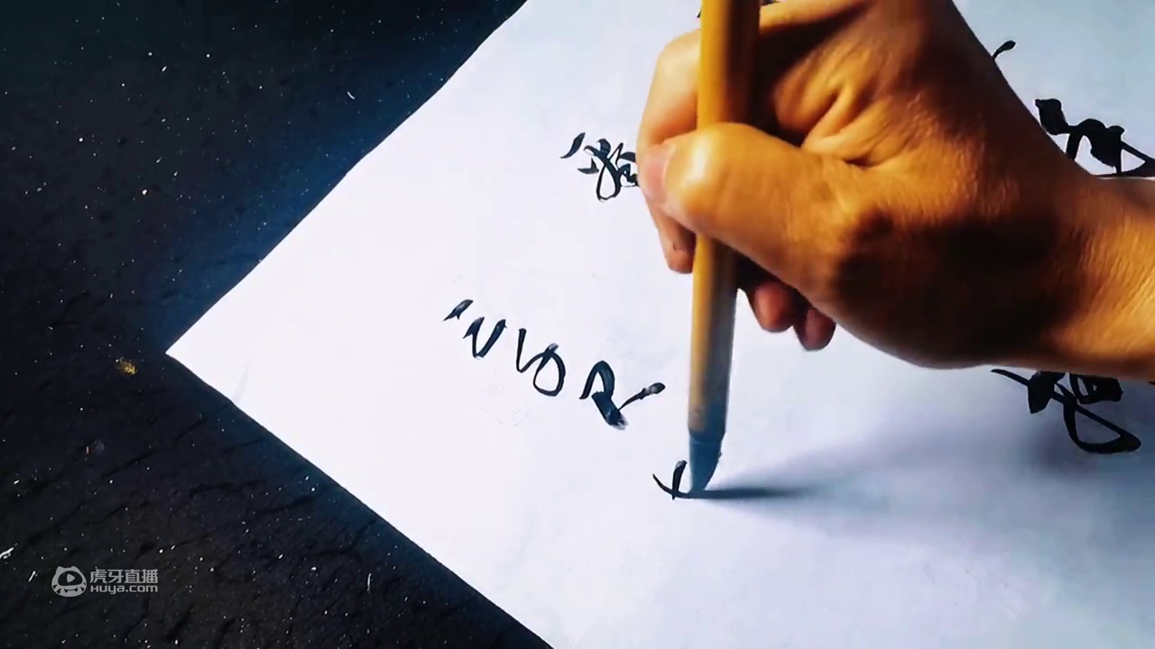 日照香炉生紫烟，遥看瀑布挂前川