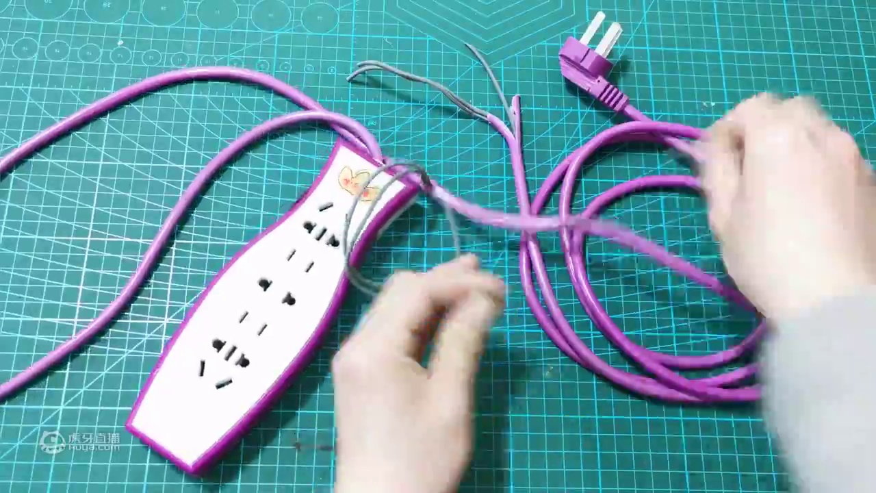 插排也有人造假，根本就没有接地端，电源线是空的，竟然没有铜线