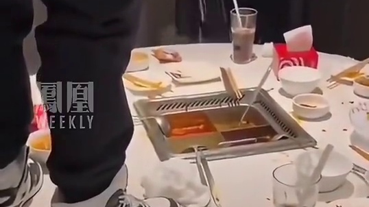 海底捞小便门案宣判：2名17岁男子向海底捞火锅内小便，一审判决涉案者父母赔偿220万。#媒体精选计划
