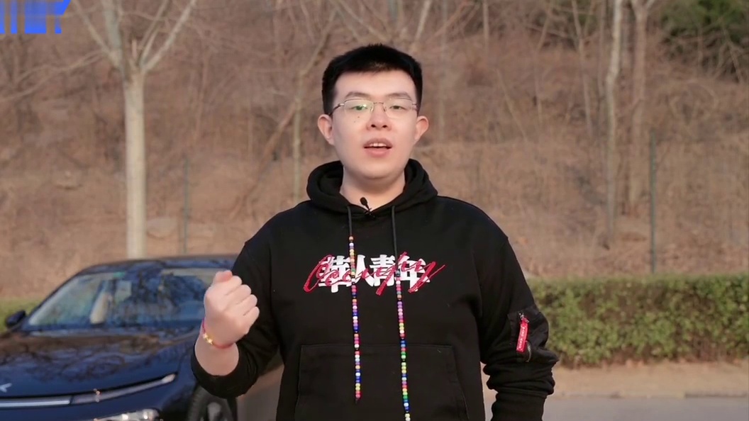小鹏P7超长续航智行版评测：敢越级的前卫设计，乞丐版车型可还行