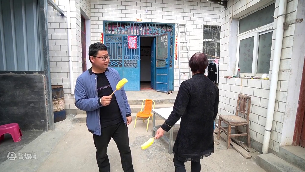 妈妈花7元买新鲜菠萝，小光非得给对象送去一半，妈妈为啥不愿意