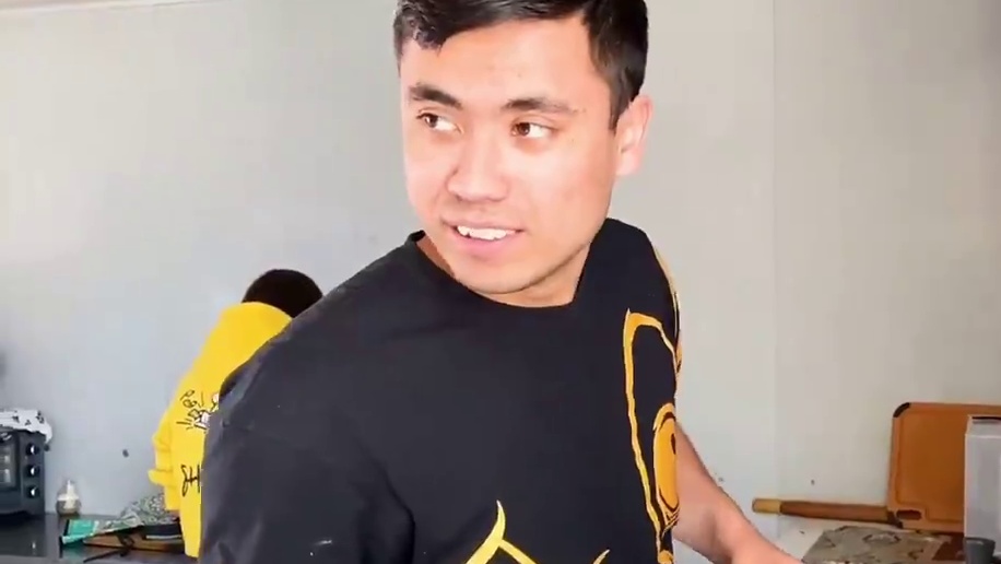 法特送妈妈新锅？新锅炒爆辣龙虾尾，老爸喜欢的味道，吃着真过瘾