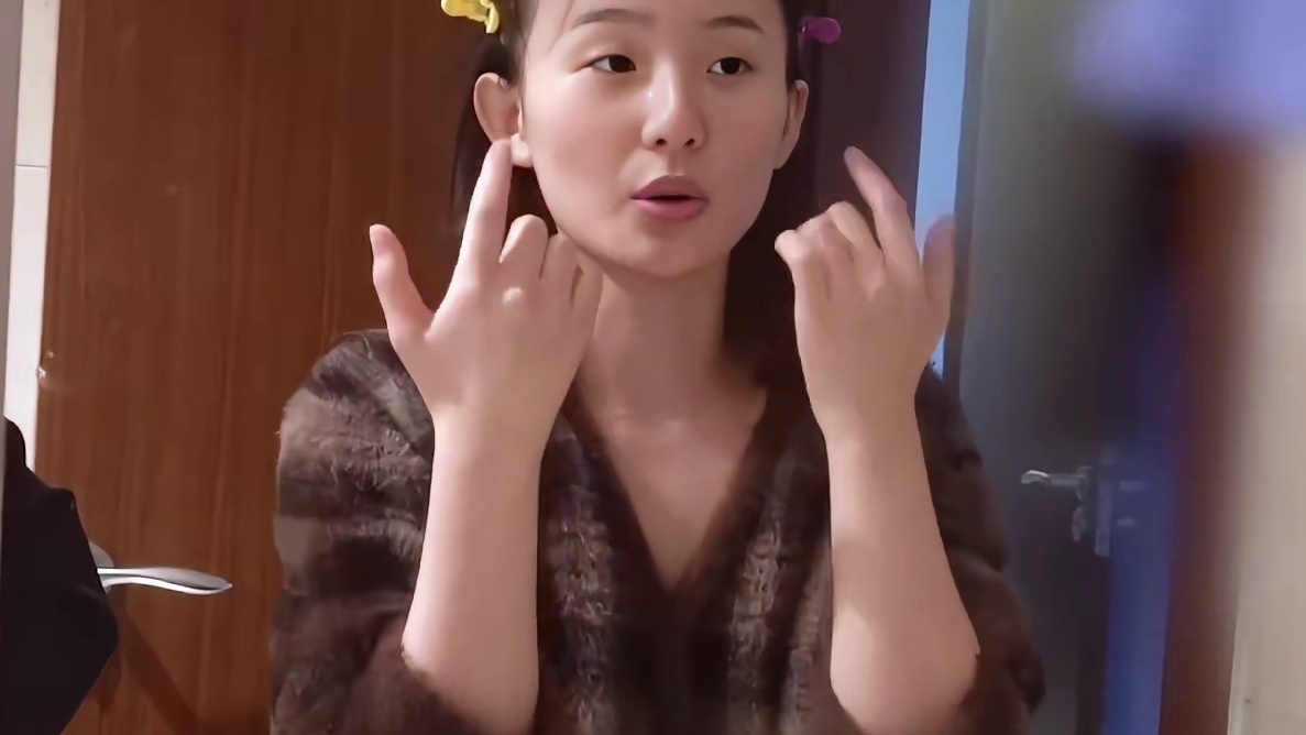 【张钰琪vlog】臭屁琪琪化妆｜靓女出gai｜出门约饭的一天
