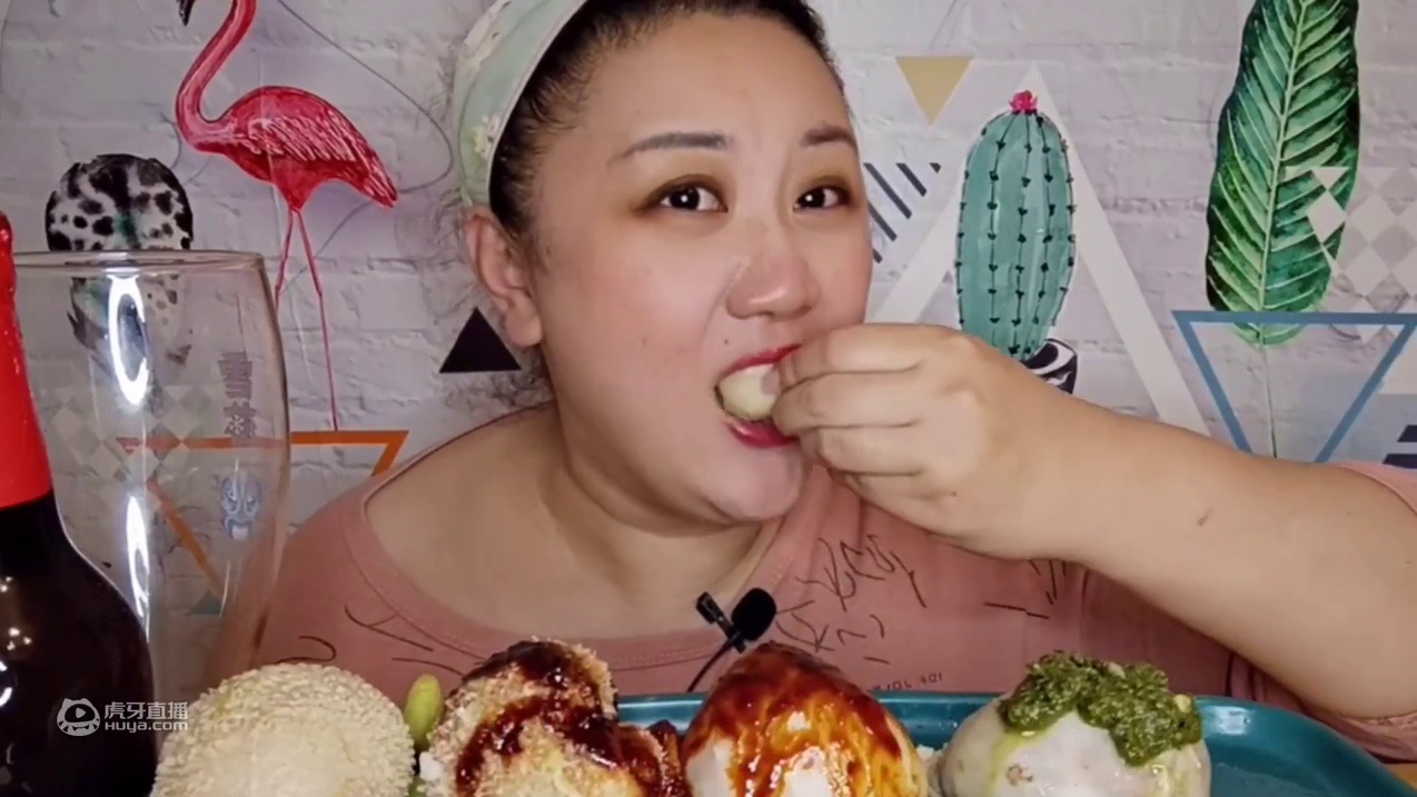 内蒙美食肚包肉，肚弹肉嫩特别香，搭配腊八蒜小啤酒，这也太美了