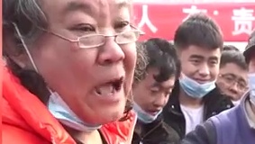 熟人的生意不好做，一口一个老顾客，这让大爷这么讲价？