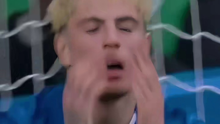 加纳乔迎来绝佳得分机会最终射门遗憾偏出球门