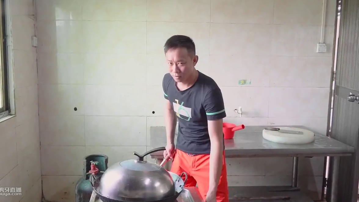 老婆最爱吃的下酒菜，阿壮上县城搞回两麻袋，足足25只啃嗨了