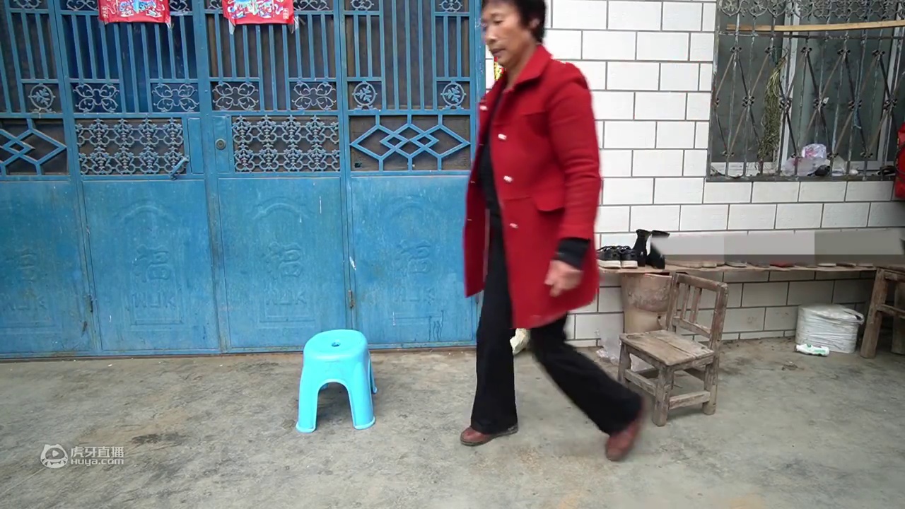 可可没钱花和准婆婆商量去卖白菜，准婆婆不想去，看可可什么态度