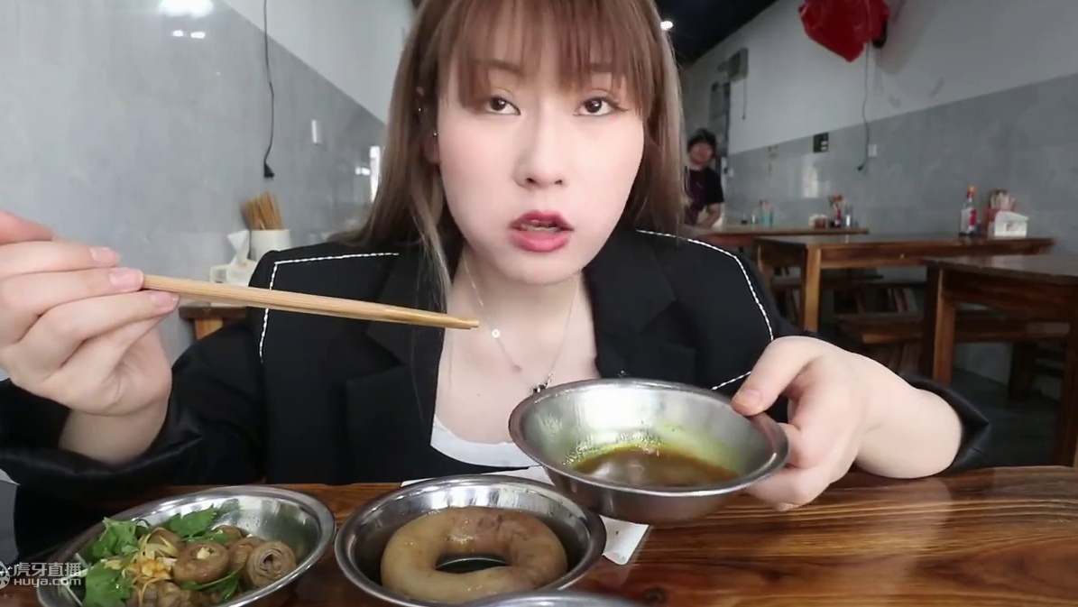 逛街饿了在商场吃了碗油泼面，意外的好好吃
