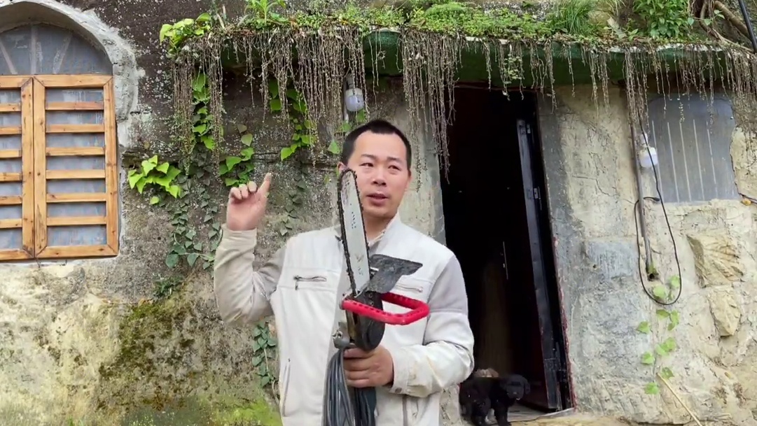 久违的石屋二楼阳台，开工铺板搭建，这样处理节约实用！