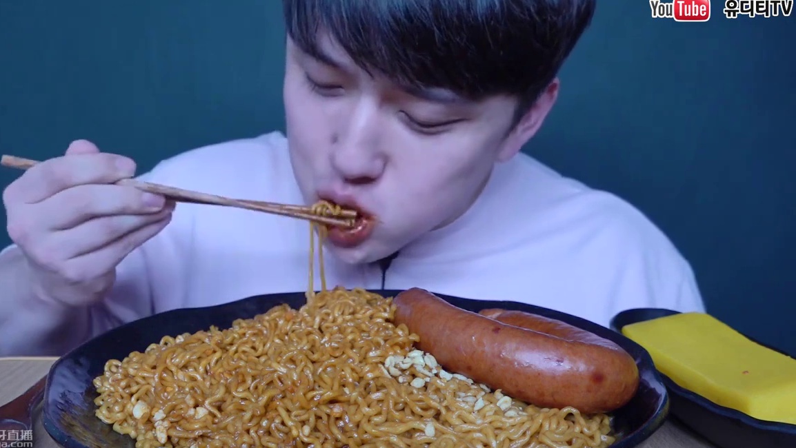韩国深渊巨口小哥品尝碳水合集