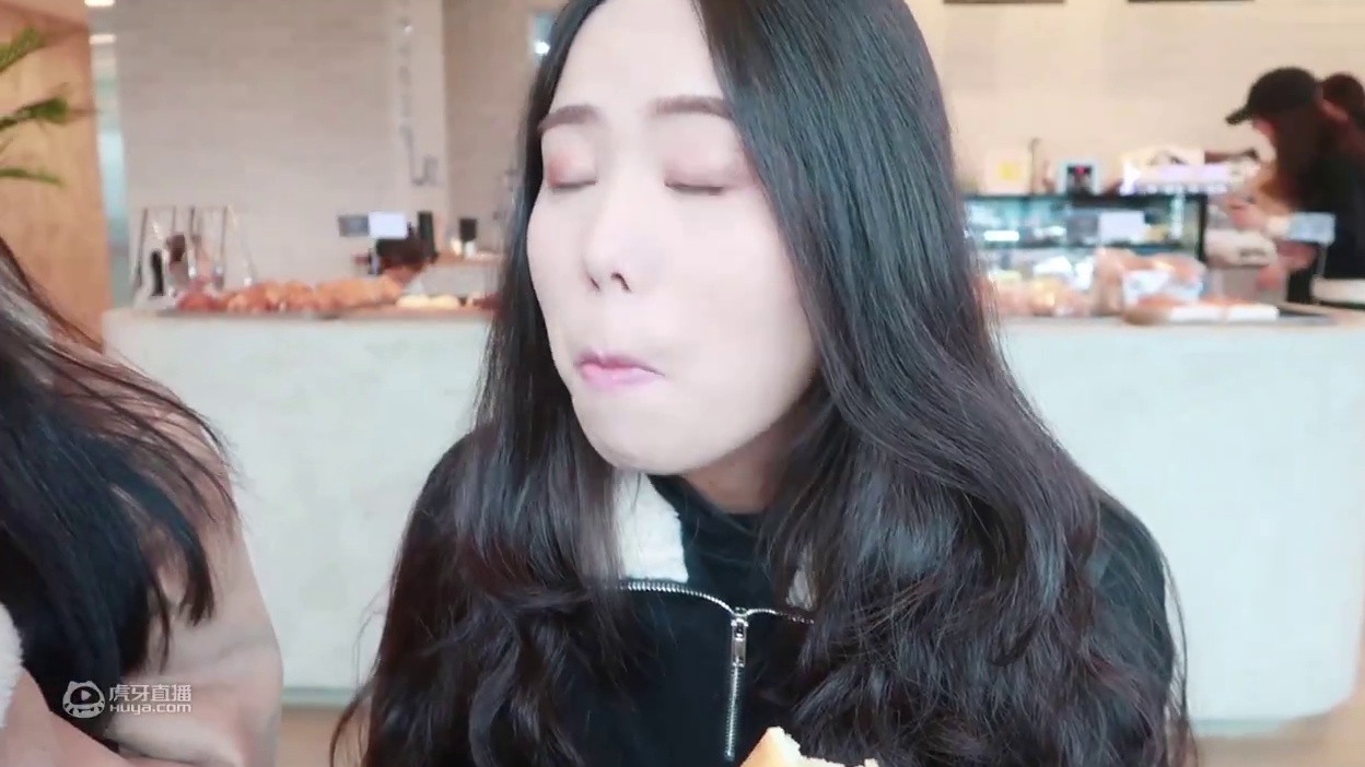 小哥体验：韩国土农家乐，吃会动生章鱼！网友：妈呀，太吓人了