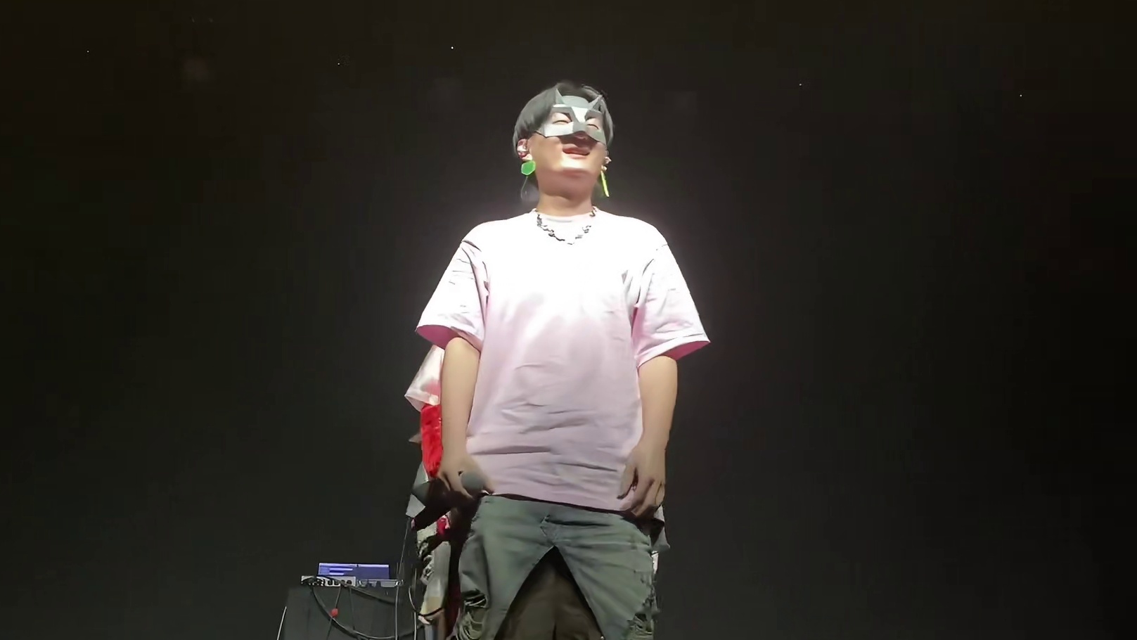 西安现场 午夜蠕动子-人间普通指南 里面有摊爸握住我手的激动现场！！！！！！！