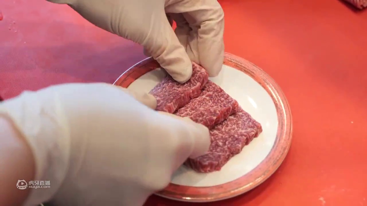 【街头美食】韩国｜各种肉类和牛肉面+ 传统柏树年糕