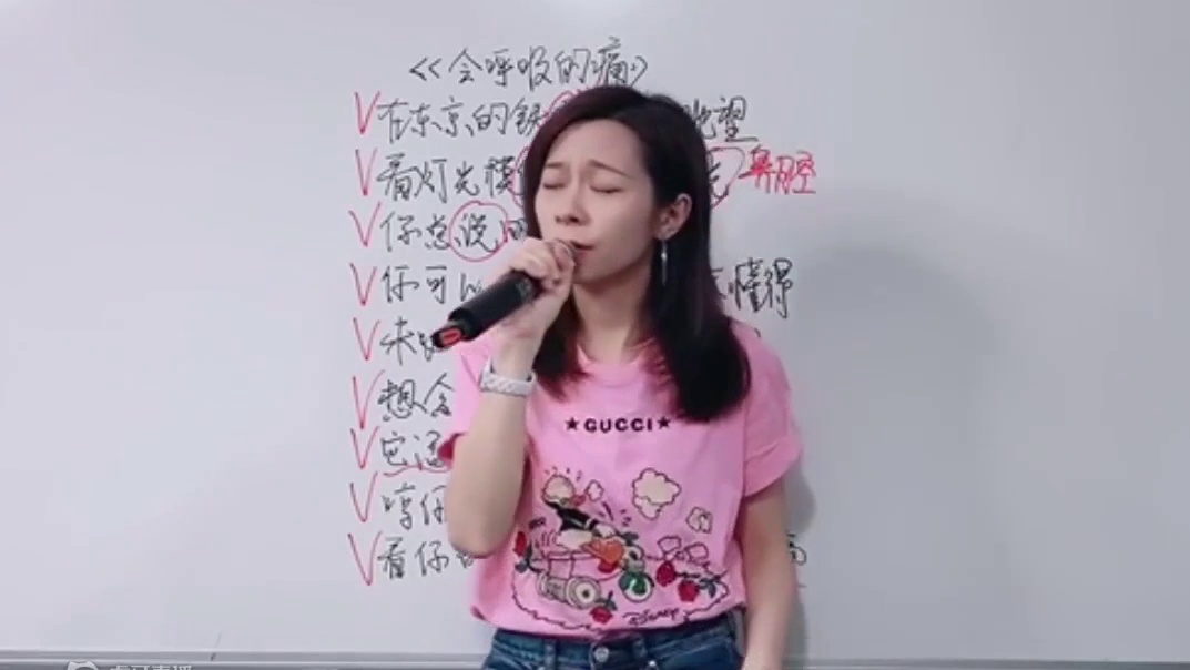 想念是会呼吸的痛，它活在我身上所有角落，教你唱《会呼吸的痛》
