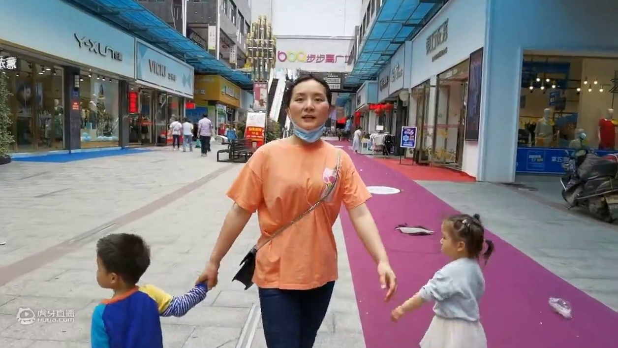 县城偶遇布布表妹，三家子欢快聚餐，我偷偷把布布好消息在这公布