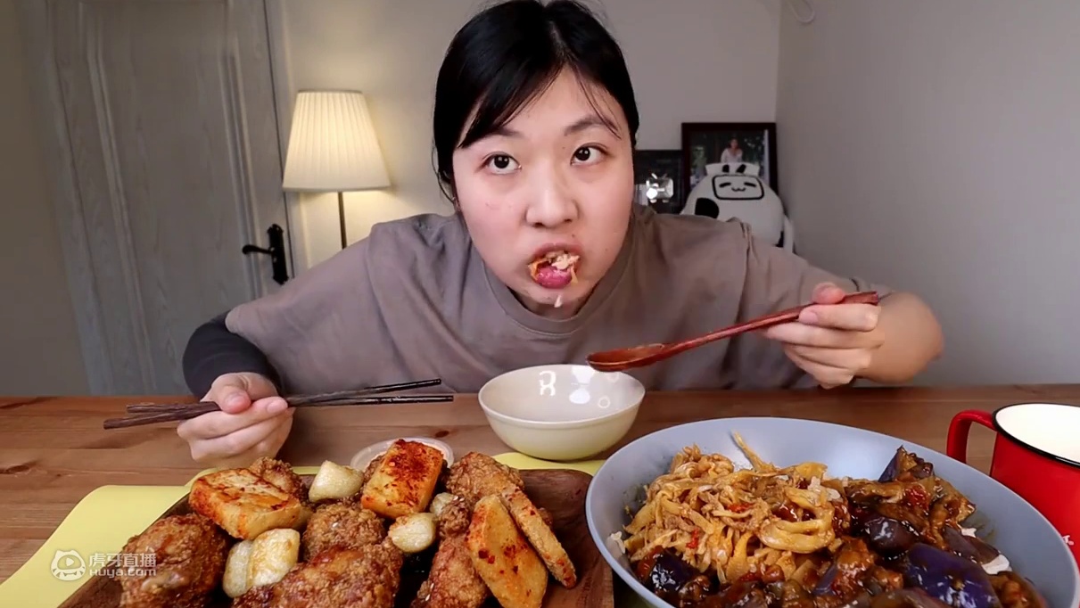 油滋滋的茄子笋丝拌饭+蒜香酱油炸鸡年糕 包浆豆腐