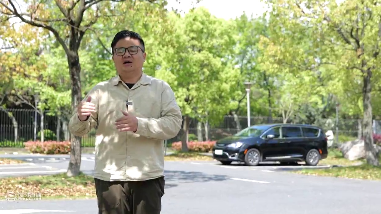半年车龄跌10万的混动大捷龙：动力很强，油耗惊人低，配置无敌！