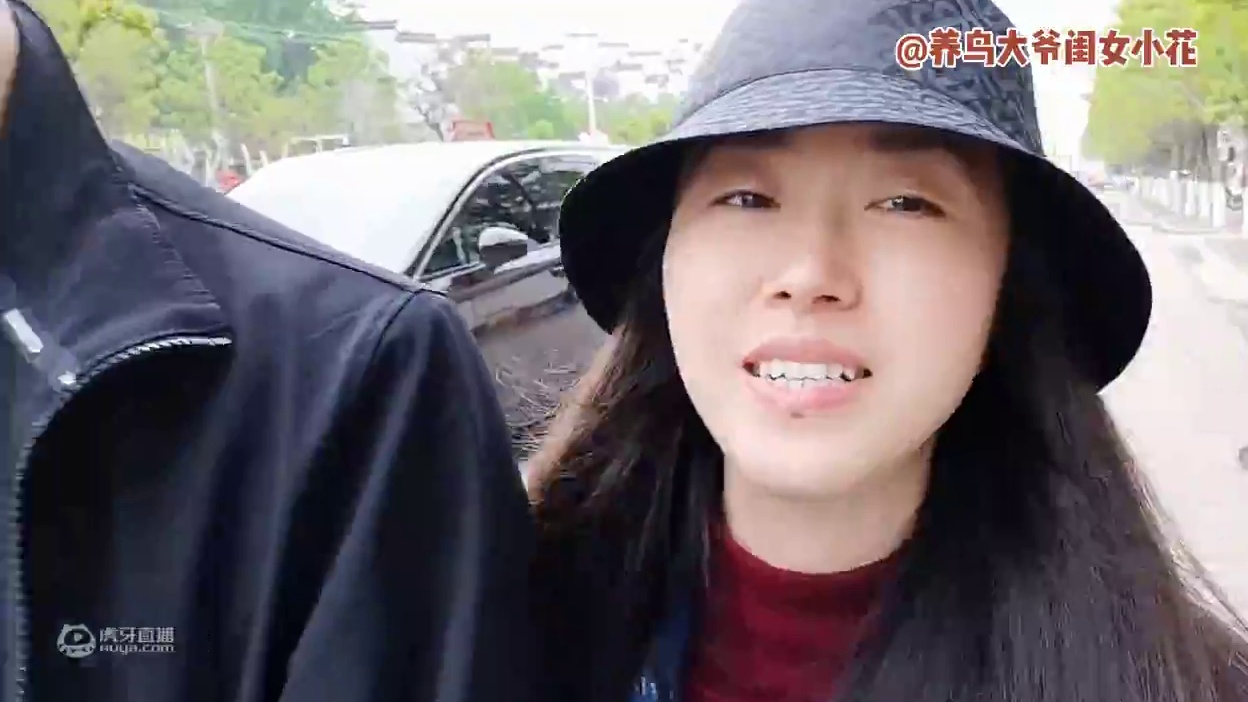 小花跟弟弟一家来县城看婚房，路上遇到交通事故，计划全泡汤。