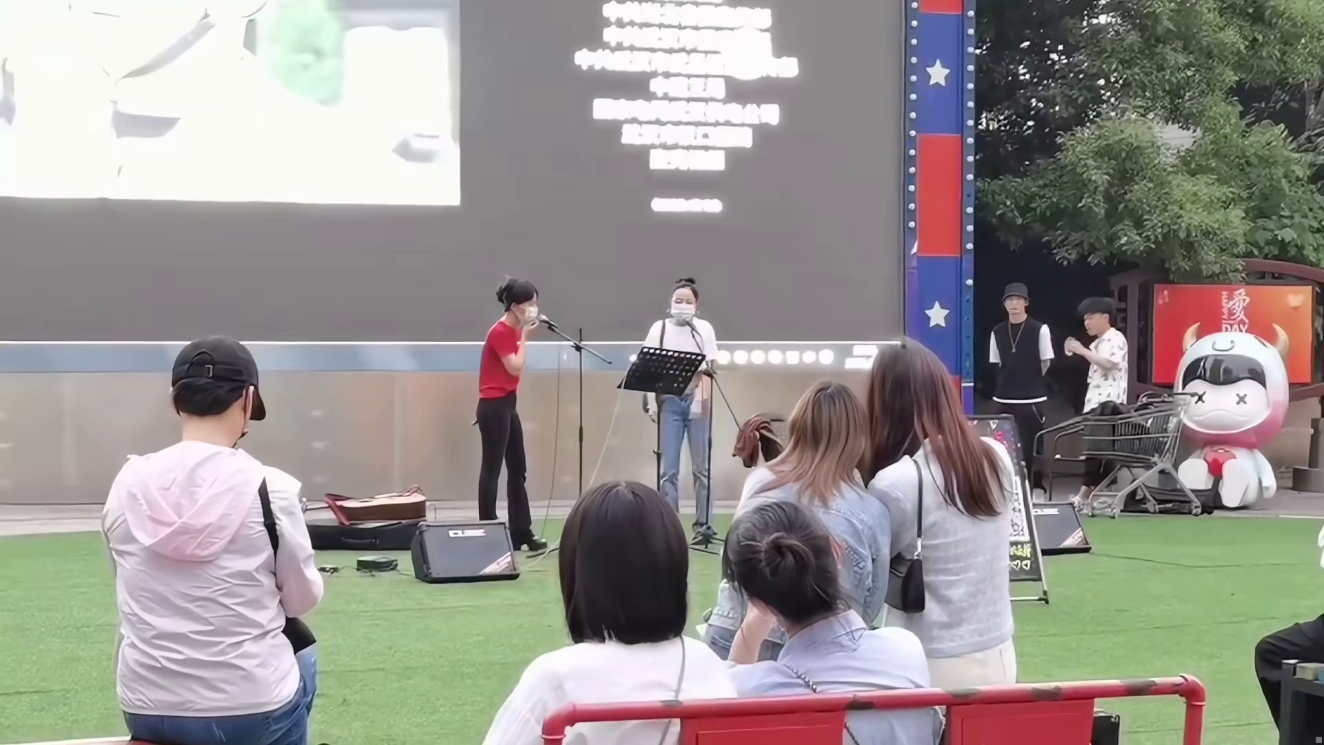 张钰琪和vg街头飙歌，好强啊路人都听呆了