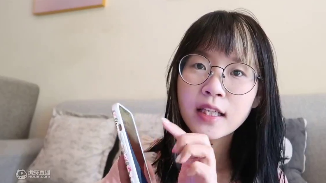 刚买的苹果12被男友扔进马桶，屏碎还有声音，你猜男友赔我多少钱