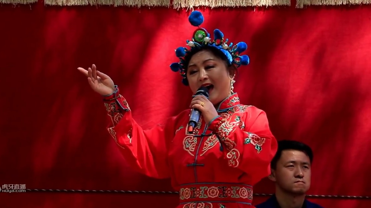 武乡胡小龙特邀赵亚丽表演上党落子《穆桂英挂帅》