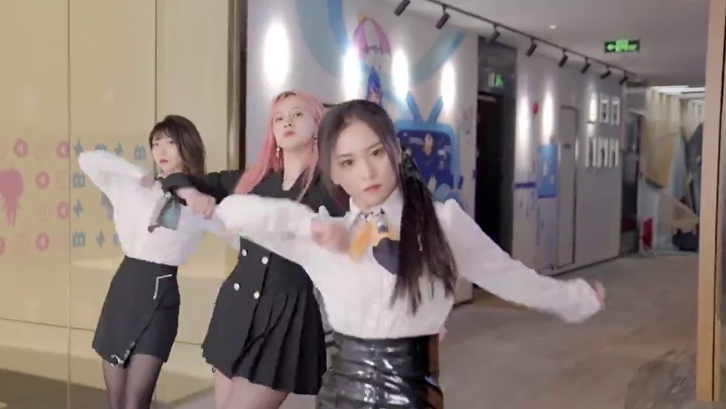 哥 就 是 女 王  2 . 0
