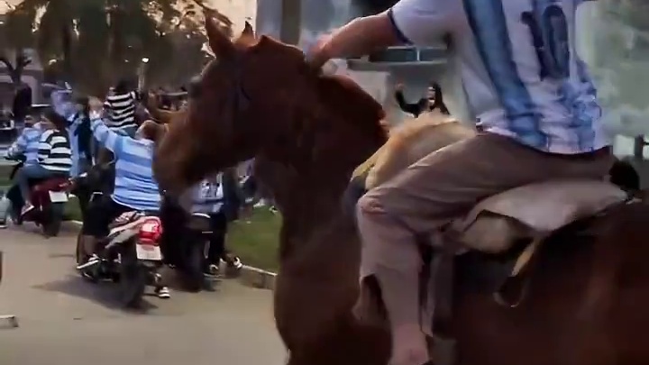 这才是真正的球迷狂欢