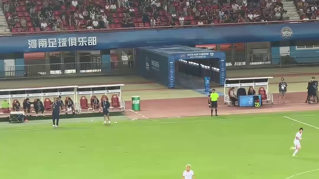 没碰到球先晃两下我就知道他不简单#足球