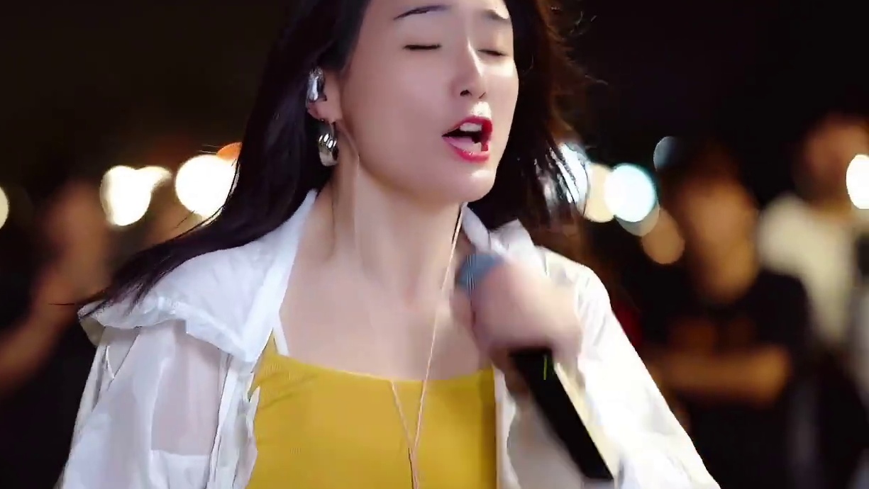 红豆户外现场演唱一首《酒梦》东北“散装闽南语”嗨翻全场！