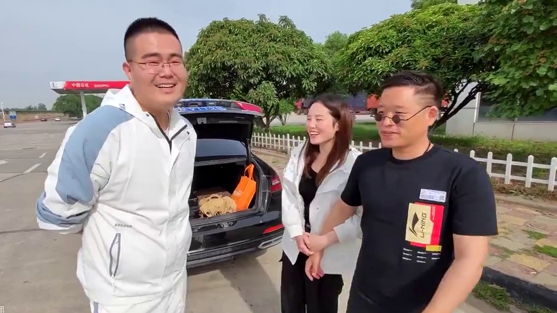 120W提保时捷帕拉梅拉，销售看我们的眼神都不一样，还说出这番话