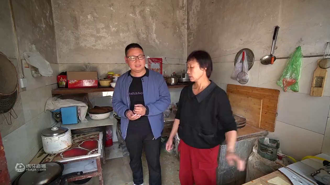 可可感冒打针小光心疼，妈妈炖鸡子给可可补充营养，可可有点感动