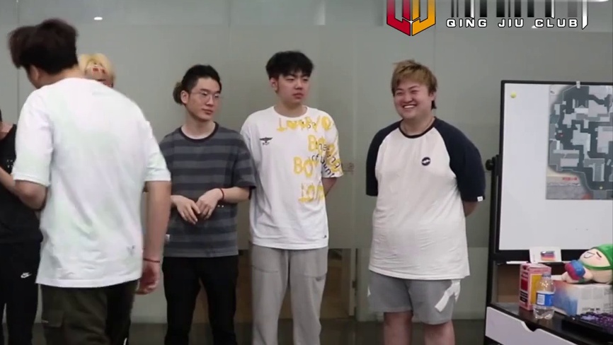【情久使命召唤手游】VLOG/Ep 04：牛牛带你探访选手们体能训练~