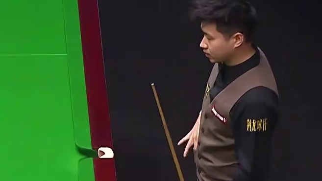 斯诺克忽悠导播第一人！赵心童上演黑球消失术