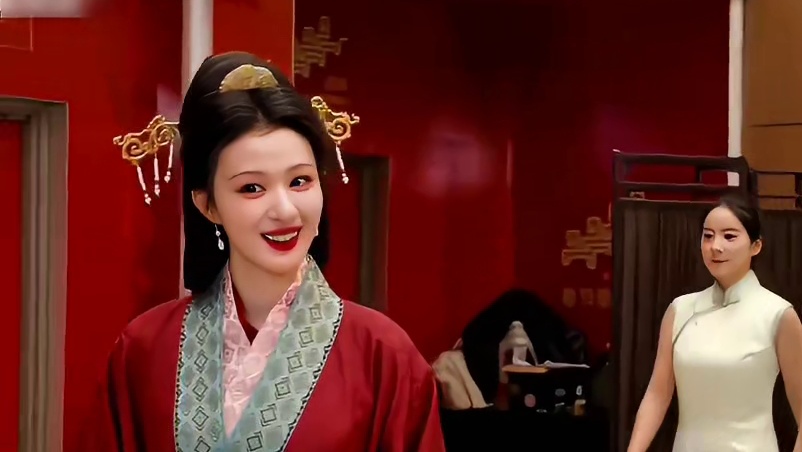 王楚然：打招呼的方式挺别致啊