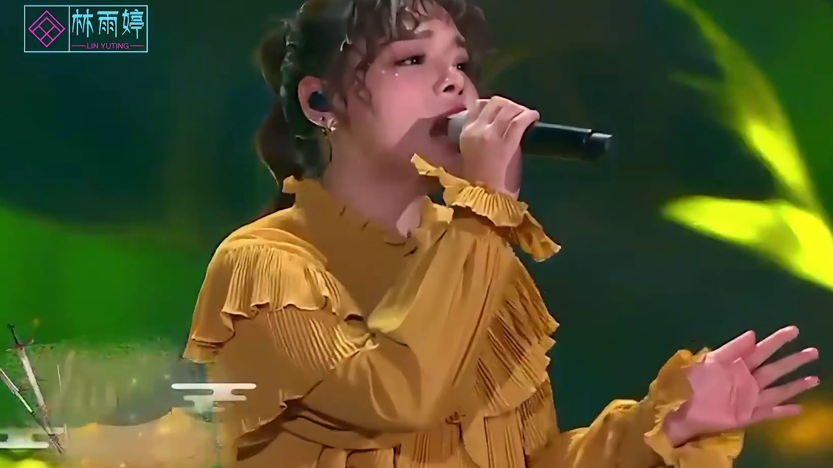 这是什么神仙嗓音！黄霄雲演唱《左手指月》，快赶超国家队歌手了