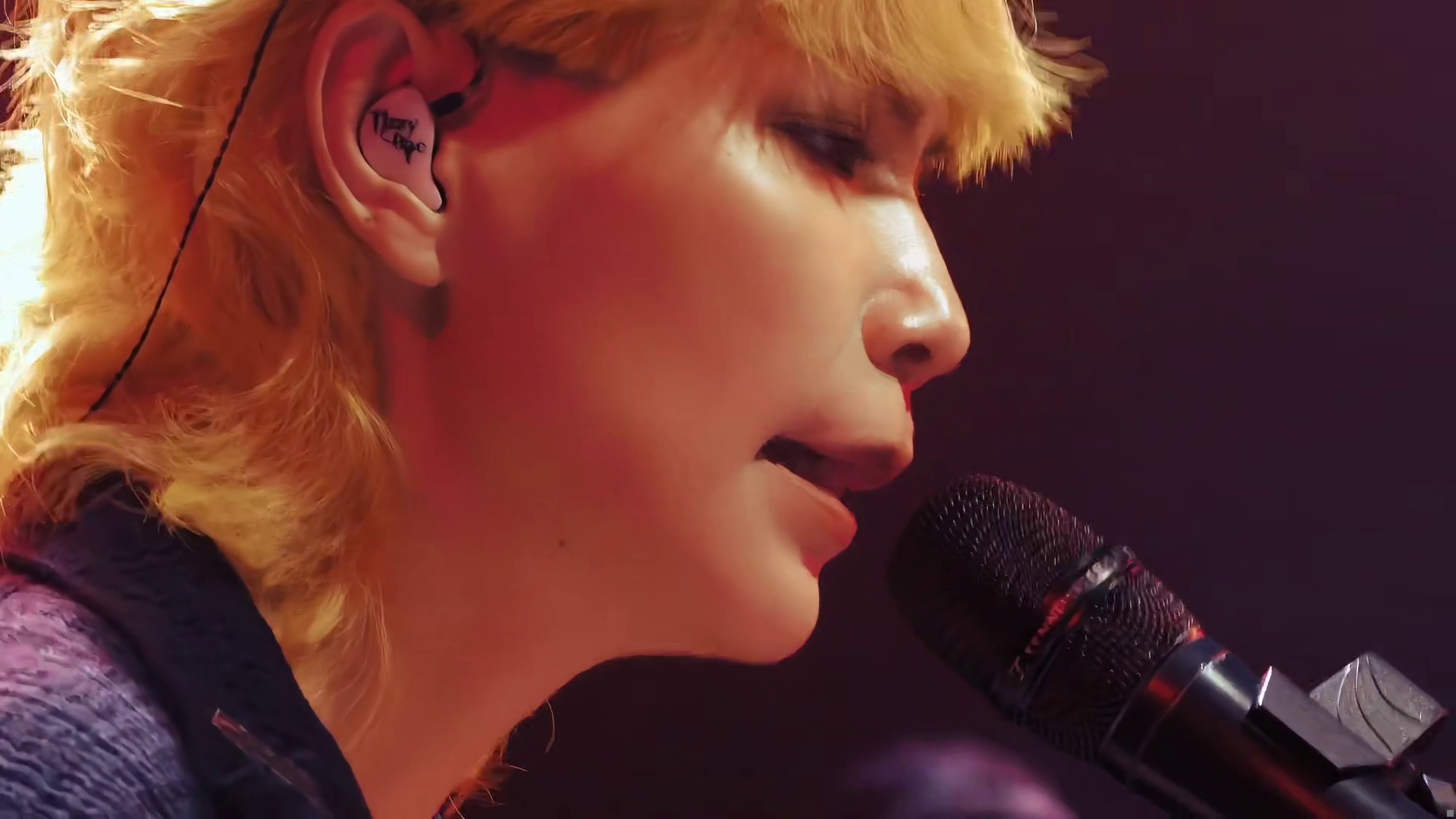 【铁之贝克】Tizzy Bac  Official Live Video (知人．怒唱一波LIVE 